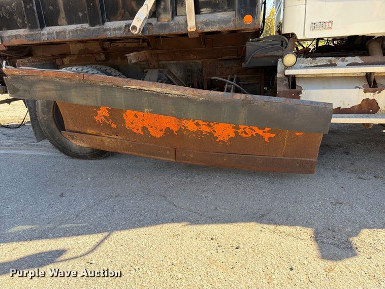 image for item FU4746 2014 Freightliner 108SD dump truck