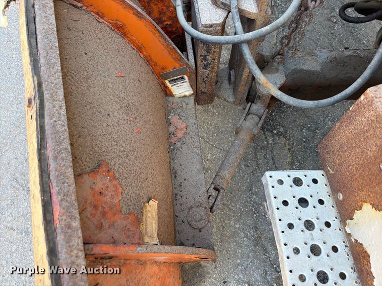 image for item FU4746 2014 Freightliner 108SD dump truck