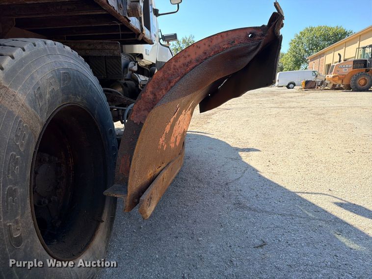 image for item FU4746 2014 Freightliner 108SD dump truck