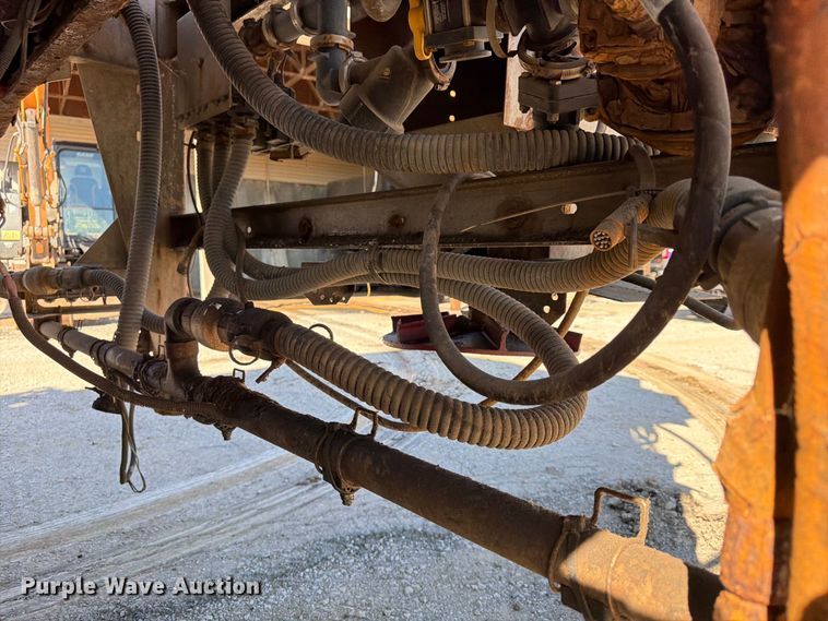 image for item FU4746 2014 Freightliner 108SD dump truck