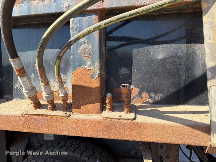image for item FU4746 2014 Freightliner 108SD dump truck