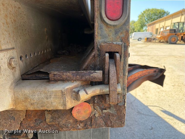 image for item FU4746 2014 Freightliner 108SD dump truck