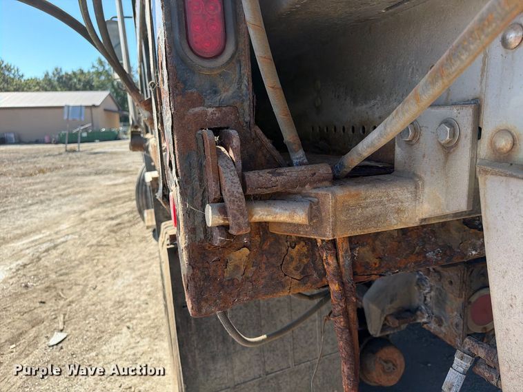image for item FU4746 2014 Freightliner 108SD dump truck