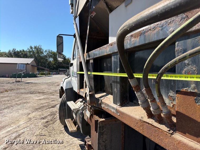 image for item FU4746 2014 Freightliner 108SD dump truck