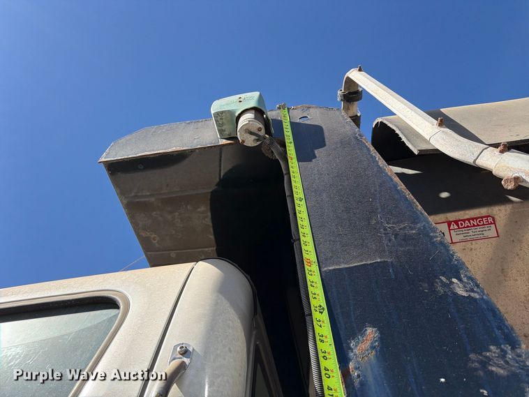 image for item FU4746 2014 Freightliner 108SD dump truck
