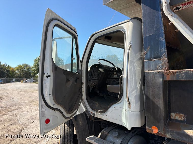 image for item FU4746 2014 Freightliner 108SD dump truck