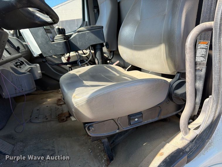image for item FU4746 2014 Freightliner 108SD dump truck