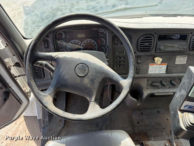 image for item FU4746 2014 Freightliner 108SD dump truck