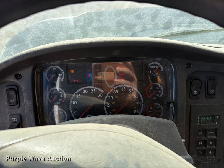 image for item FU4746 2014 Freightliner 108SD dump truck