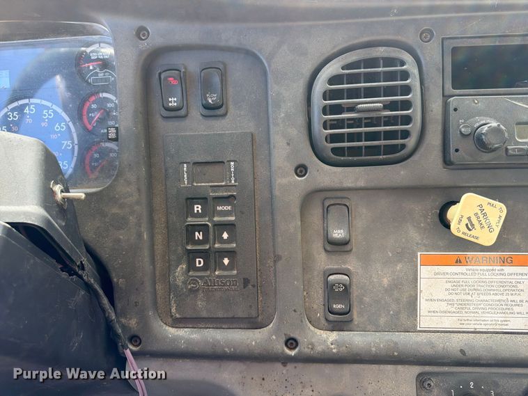 image for item FU4746 2014 Freightliner 108SD dump truck