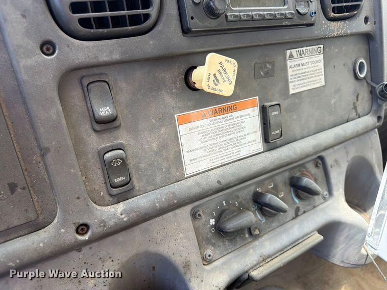 image for item FU4746 2014 Freightliner 108SD dump truck