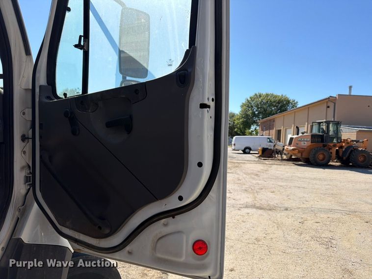 image for item FU4746 2014 Freightliner 108SD dump truck
