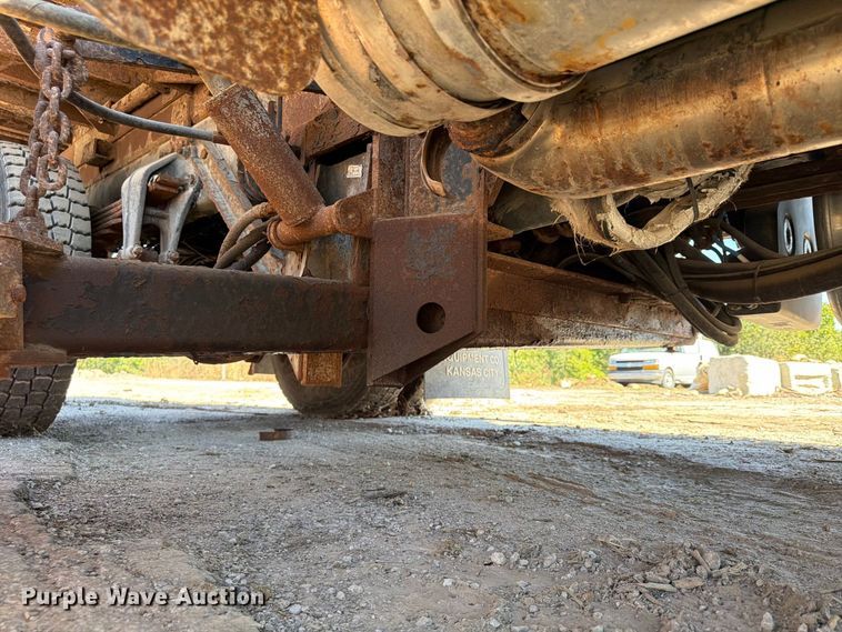 image for item FU4746 2014 Freightliner 108SD dump truck