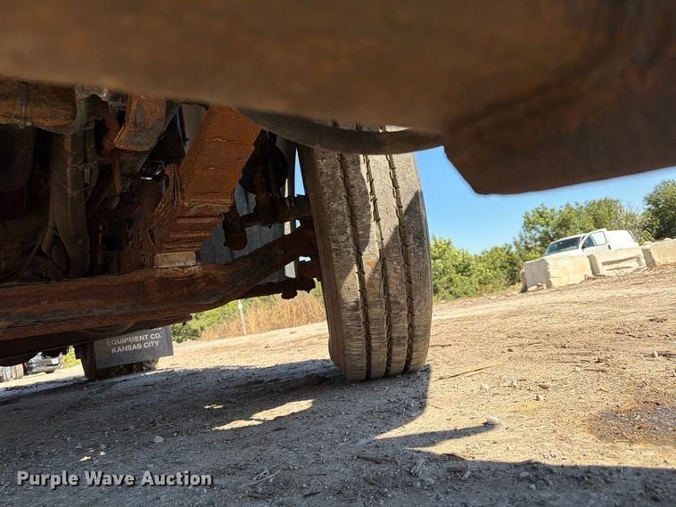 image for item FU4746 2014 Freightliner 108SD dump truck