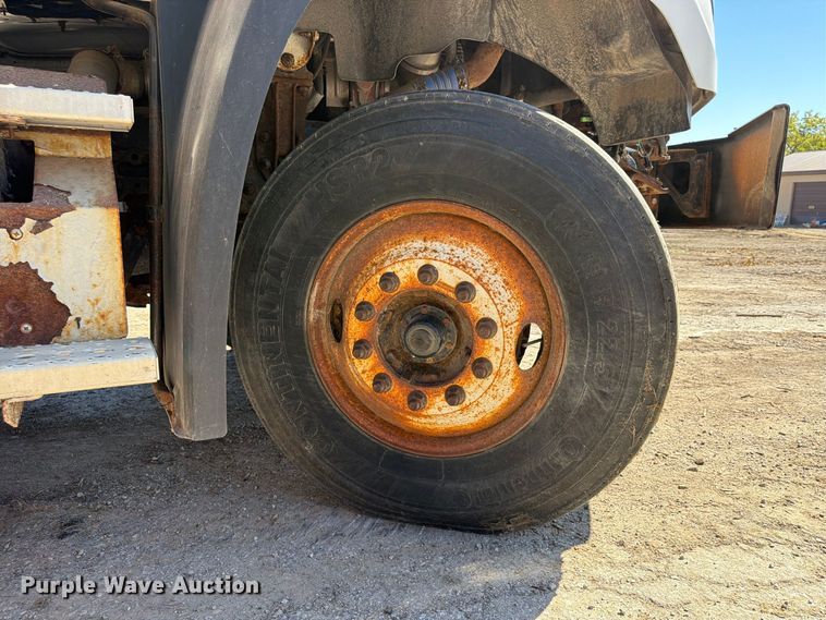 image for item FU4746 2014 Freightliner 108SD dump truck