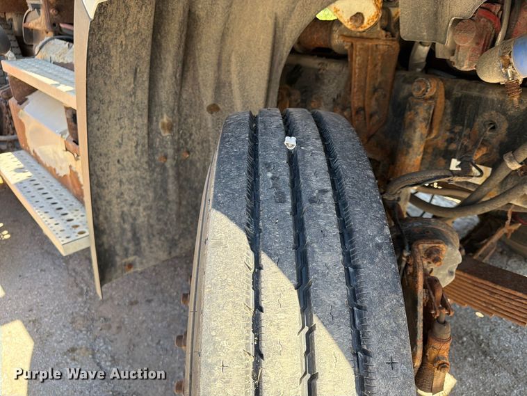 image for item FU4746 2014 Freightliner 108SD dump truck
