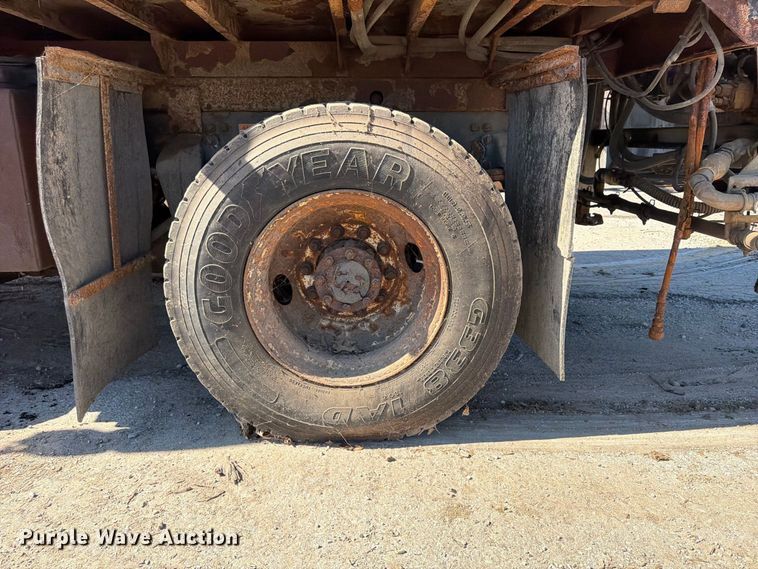 image for item FU4746 2014 Freightliner 108SD dump truck