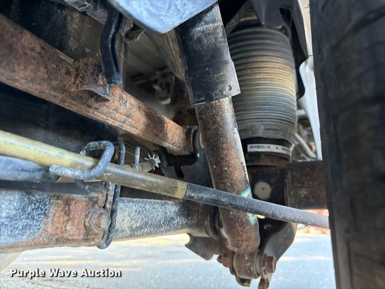 image for item DO5953 2016 RAM 1500 Crew Cab pickup truck