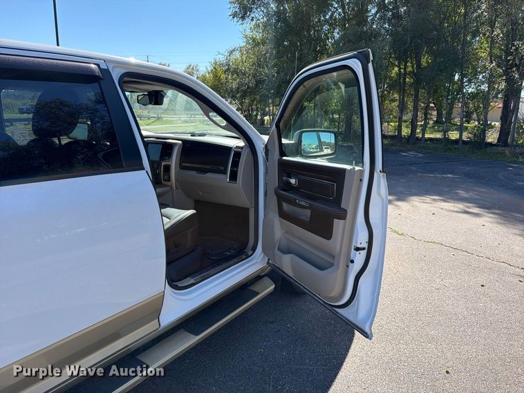 image for item DO5953 2016 RAM 1500 Crew Cab pickup truck