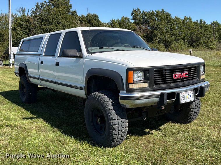 image for item DT3036 1999 GMC Sierra 3500 Crew Cab pickup truck