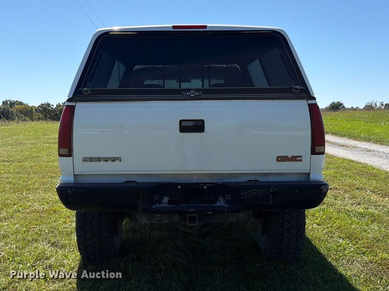 image for item DT3036 1999 GMC Sierra 3500 Crew Cab pickup truck