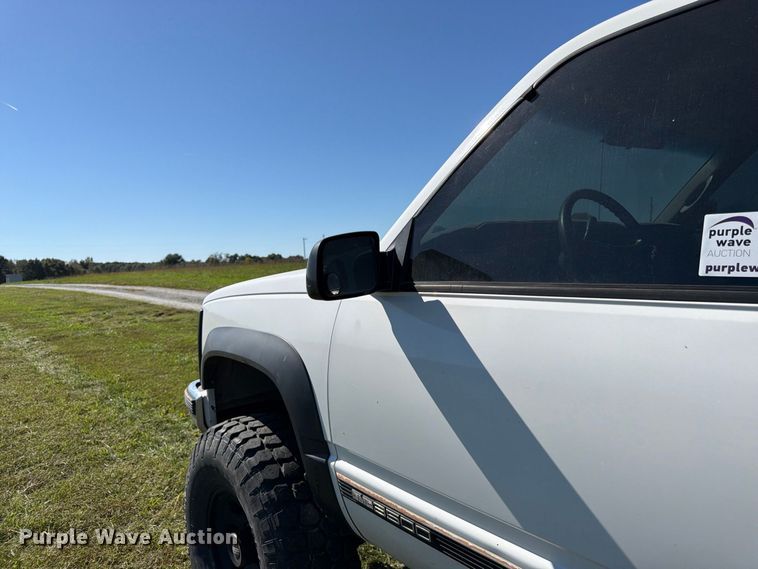 image for item DT3036 1999 GMC Sierra 3500 Crew Cab pickup truck