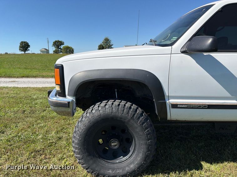 image for item DT3036 1999 GMC Sierra 3500 Crew Cab pickup truck
