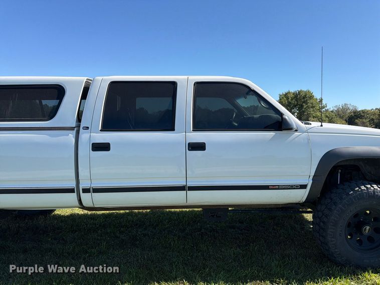 image for item DT3036 1999 GMC Sierra 3500 Crew Cab pickup truck