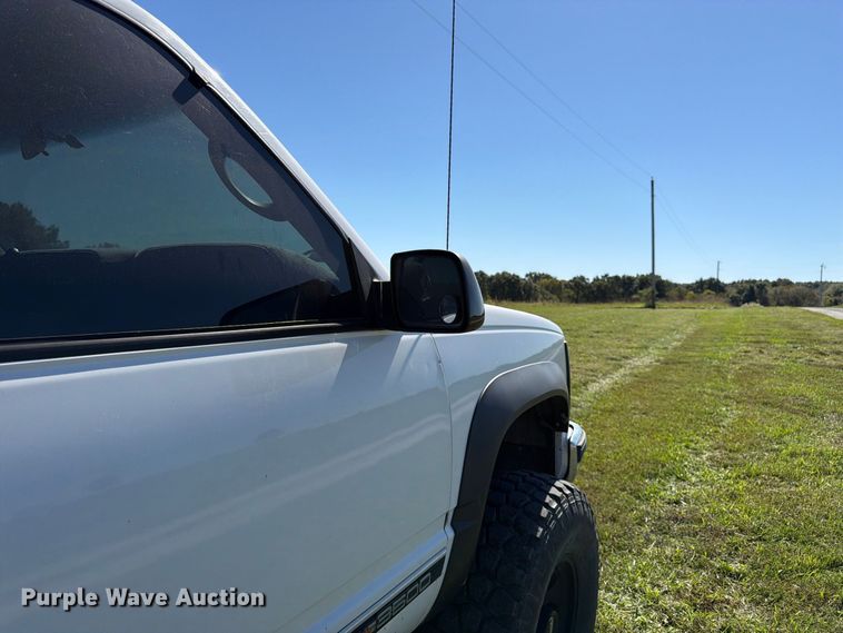 image for item DT3036 1999 GMC Sierra 3500 Crew Cab pickup truck