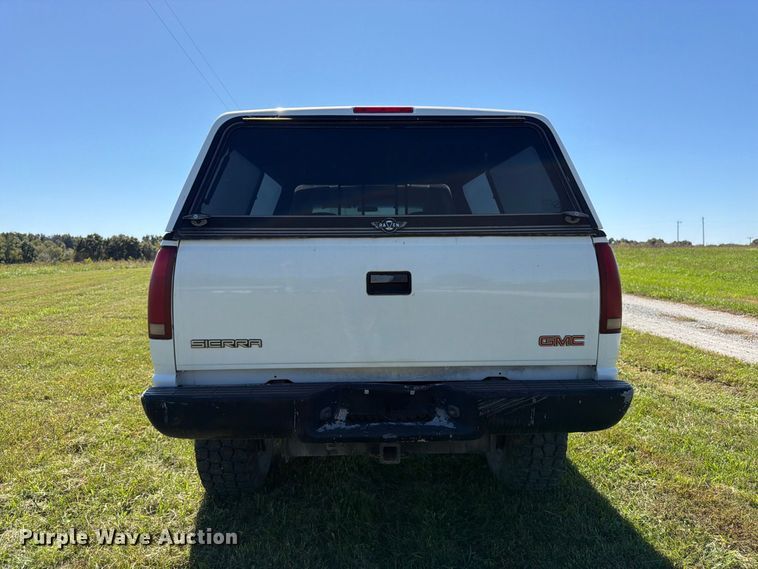 image for item DT3036 1999 GMC Sierra 3500 Crew Cab pickup truck