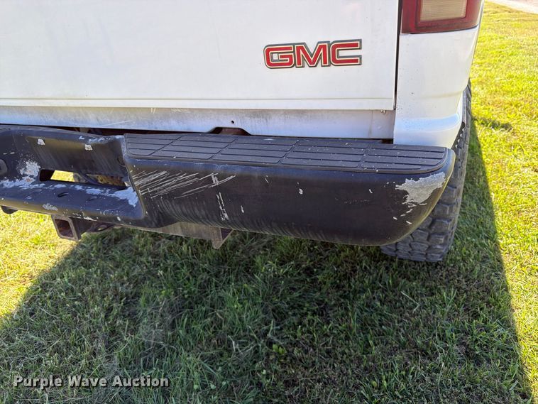 image for item DT3036 1999 GMC Sierra 3500 Crew Cab pickup truck