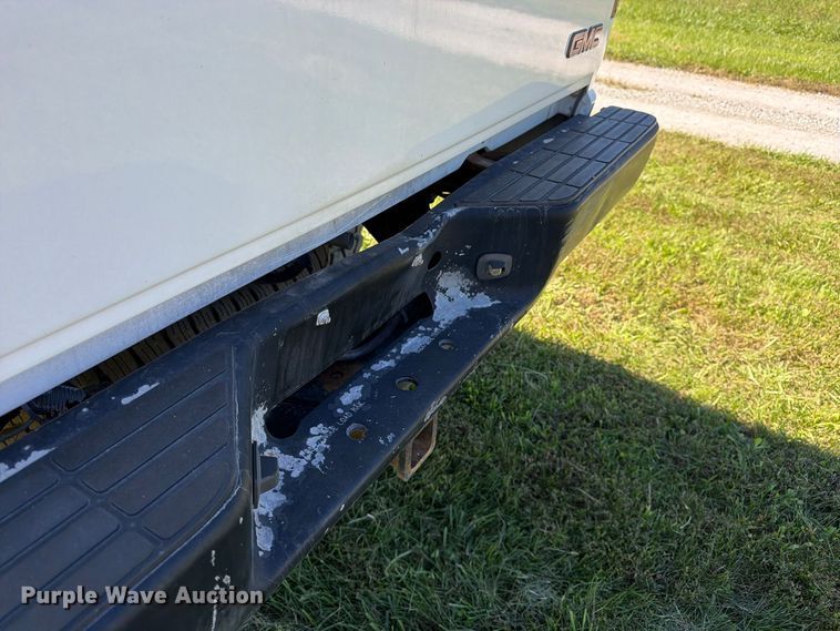 image for item DT3036 1999 GMC Sierra 3500 Crew Cab pickup truck
