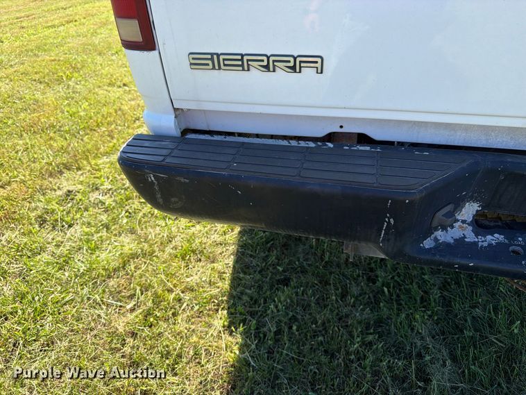 image for item DT3036 1999 GMC Sierra 3500 Crew Cab pickup truck