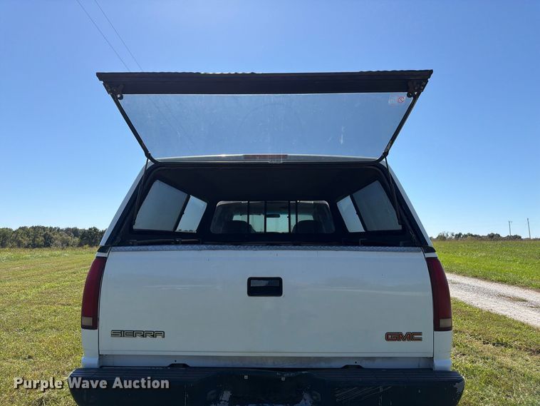 image for item DT3036 1999 GMC Sierra 3500 Crew Cab pickup truck