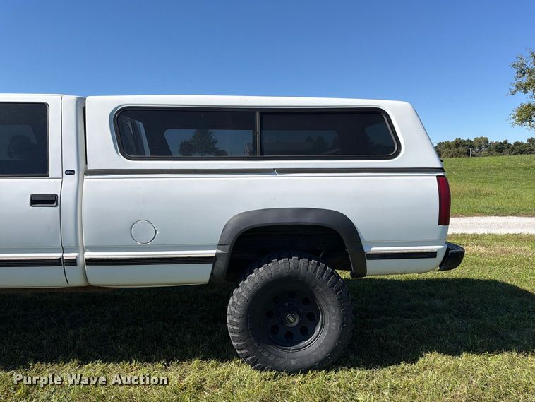 image for item DT3036 1999 GMC Sierra 3500 Crew Cab pickup truck