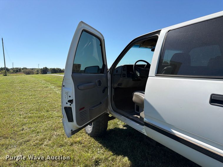 image for item DT3036 1999 GMC Sierra 3500 Crew Cab pickup truck