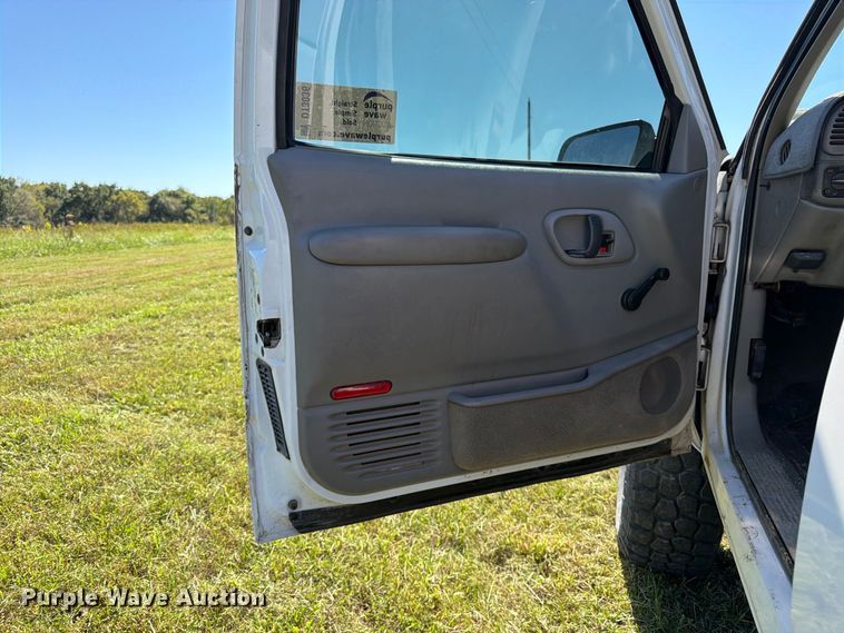 image for item DT3036 1999 GMC Sierra 3500 Crew Cab pickup truck