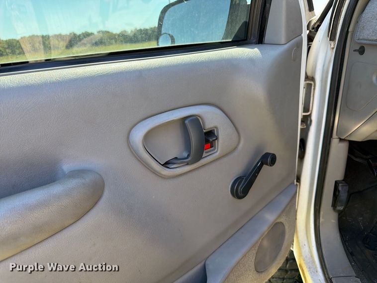 image for item DT3036 1999 GMC Sierra 3500 Crew Cab pickup truck
