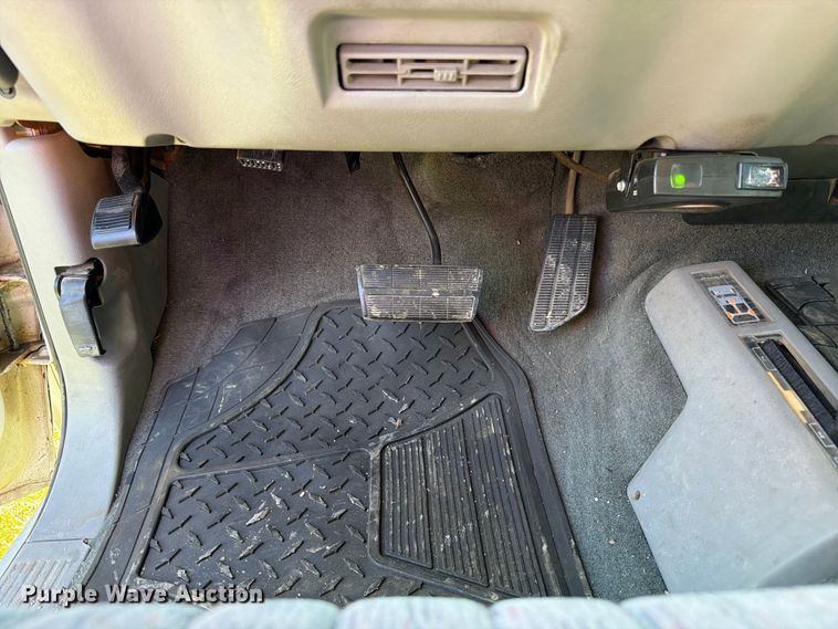image for item DT3036 1999 GMC Sierra 3500 Crew Cab pickup truck