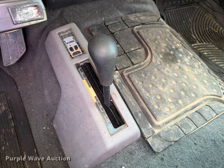 image for item DT3036 1999 GMC Sierra 3500 Crew Cab pickup truck