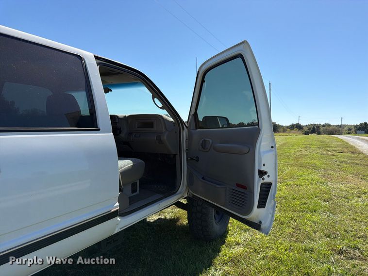 image for item DT3036 1999 GMC Sierra 3500 Crew Cab pickup truck