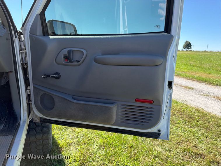 image for item DT3036 1999 GMC Sierra 3500 Crew Cab pickup truck