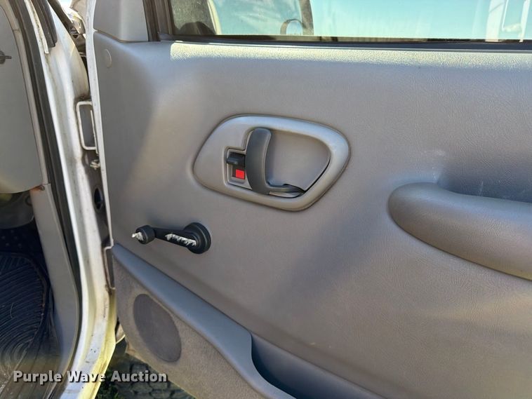 image for item DT3036 1999 GMC Sierra 3500 Crew Cab pickup truck