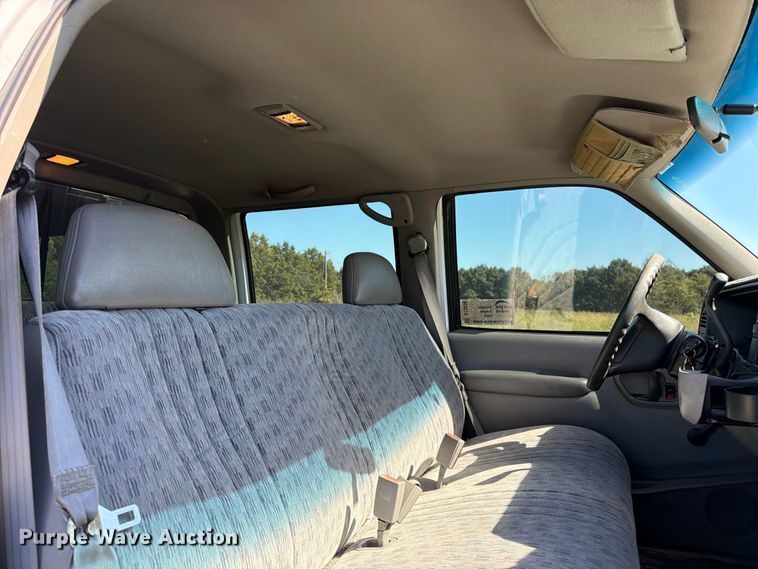 image for item DT3036 1999 GMC Sierra 3500 Crew Cab pickup truck