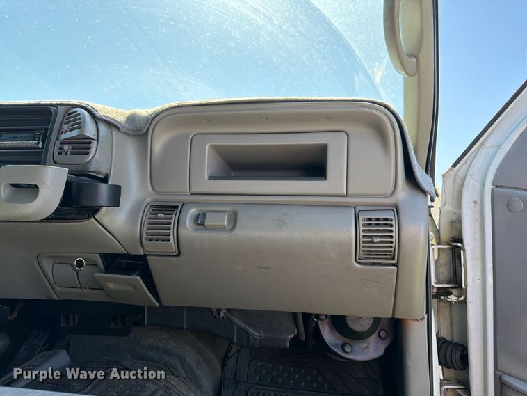image for item DT3036 1999 GMC Sierra 3500 Crew Cab pickup truck