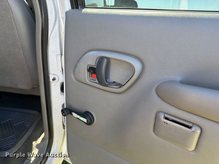 image for item DT3036 1999 GMC Sierra 3500 Crew Cab pickup truck