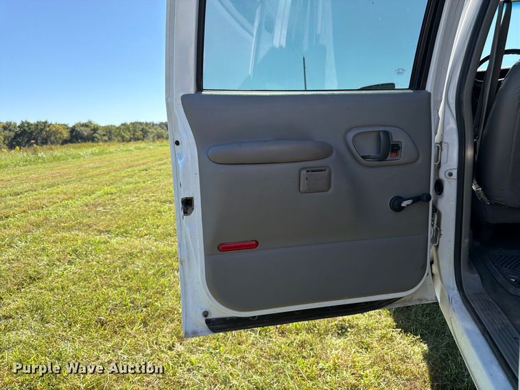 image for item DT3036 1999 GMC Sierra 3500 Crew Cab pickup truck