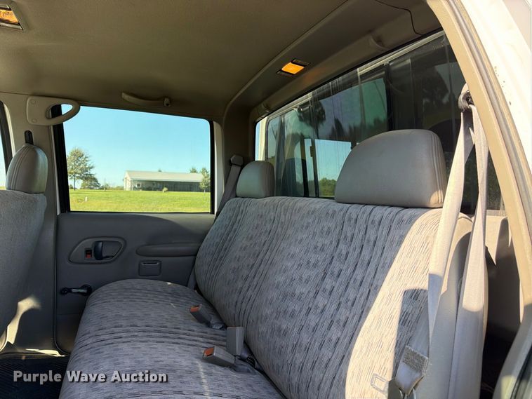 image for item DT3036 1999 GMC Sierra 3500 Crew Cab pickup truck