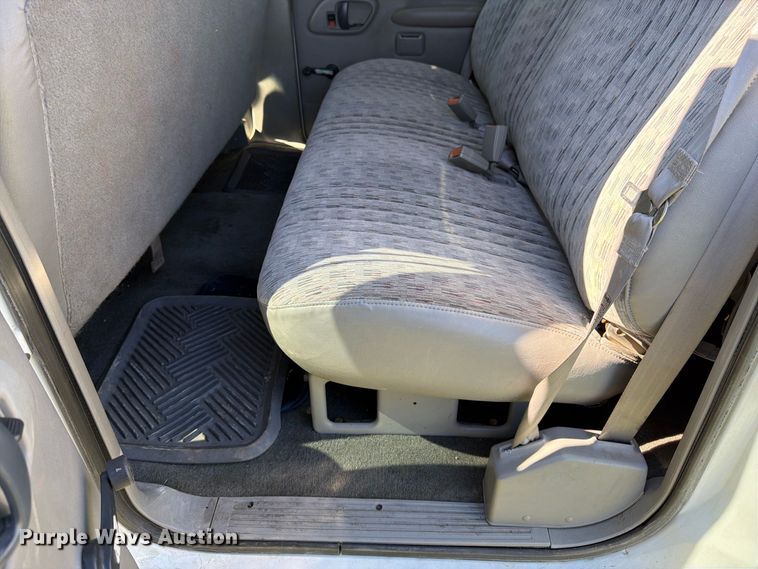 image for item DT3036 1999 GMC Sierra 3500 Crew Cab pickup truck