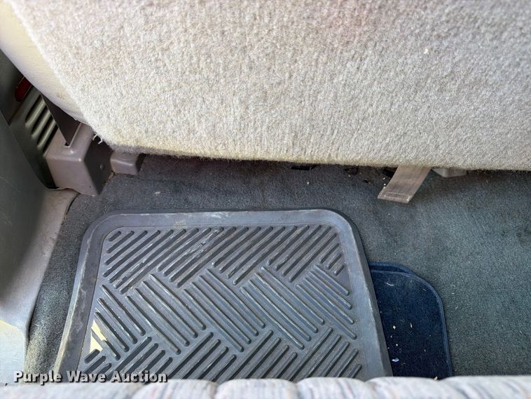 image for item DT3036 1999 GMC Sierra 3500 Crew Cab pickup truck